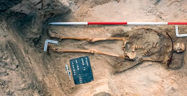 While Excavating A Burial Ground From The 17th Century In The Polish, Workers Discovered The Corpse Of A Female Believed To Be A “Vampire”